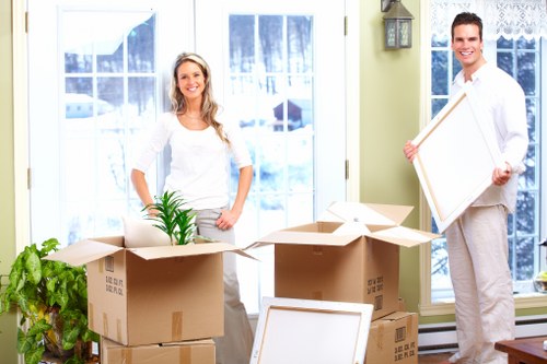 Keyboard-friendly Paddington removal van service information